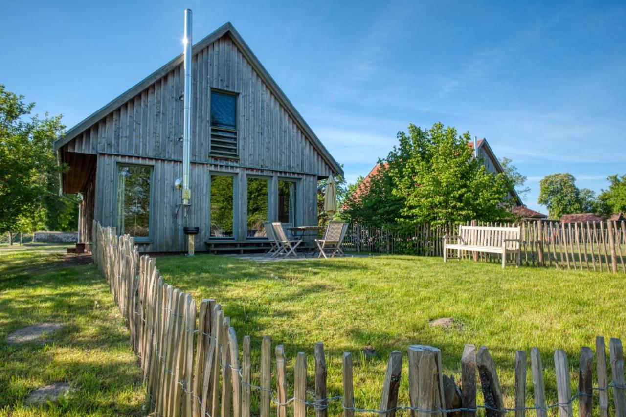 Traumhaff Kuestenchalets - Einzigartige Chalets An Der Ostsee. Ganz Aus Laerchenholz Mit Kamin Und Sauna Vogelsang-Warsin 外观 照片