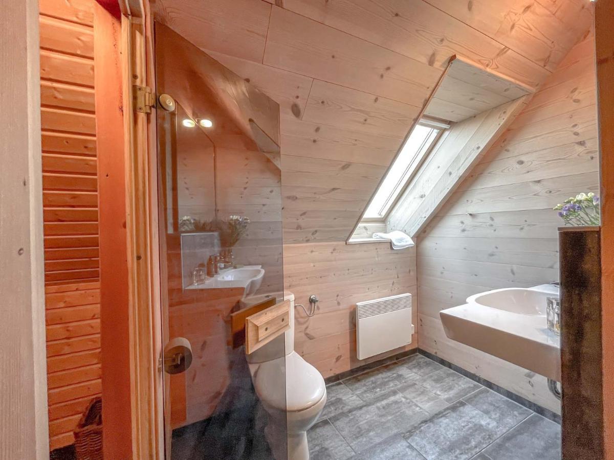Traumhaff Kuestenchalets - Einzigartige Chalets An Der Ostsee. Ganz Aus Laerchenholz Mit Kamin Und Sauna Vogelsang-Warsin 外观 照片