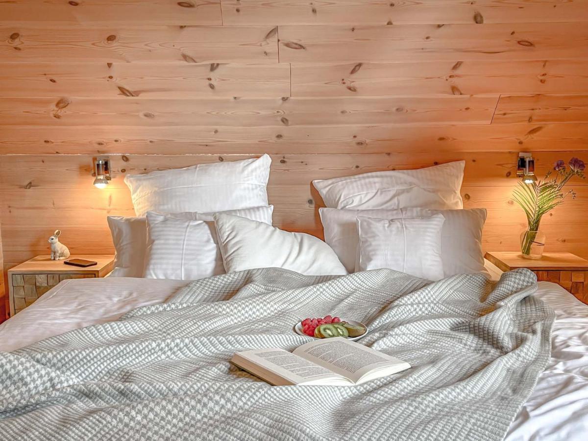 Traumhaff Kuestenchalets - Einzigartige Chalets An Der Ostsee. Ganz Aus Laerchenholz Mit Kamin Und Sauna Vogelsang-Warsin 外观 照片
