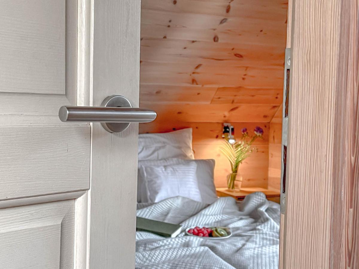 Traumhaff Kuestenchalets - Einzigartige Chalets An Der Ostsee. Ganz Aus Laerchenholz Mit Kamin Und Sauna Vogelsang-Warsin 外观 照片
