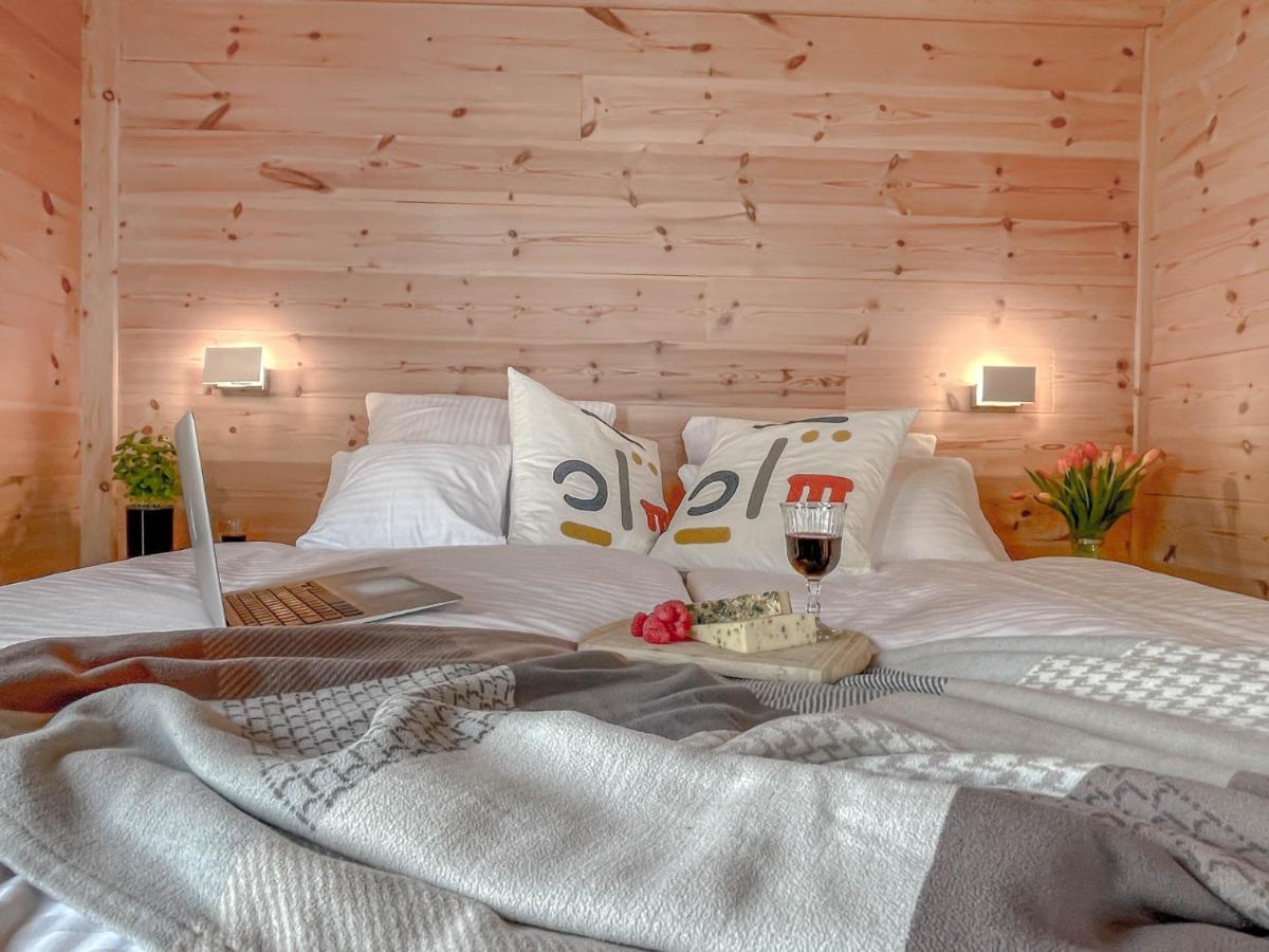 Traumhaff Kuestenchalets - Einzigartige Chalets An Der Ostsee. Ganz Aus Laerchenholz Mit Kamin Und Sauna Vogelsang-Warsin 外观 照片